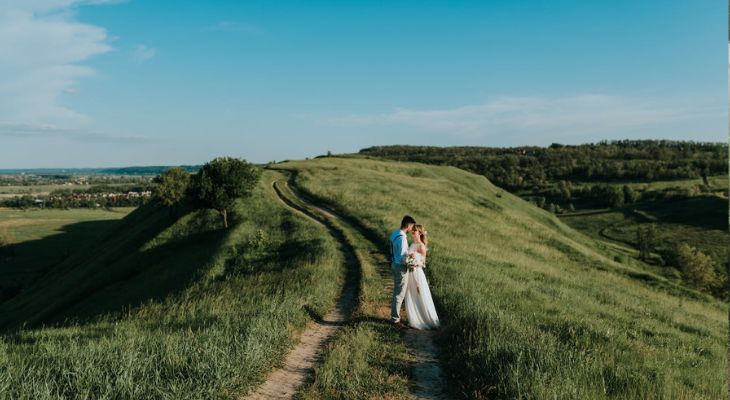 Unraveling Emotions: Navigating Between Love and Obsession with expedate Dating Coaching App